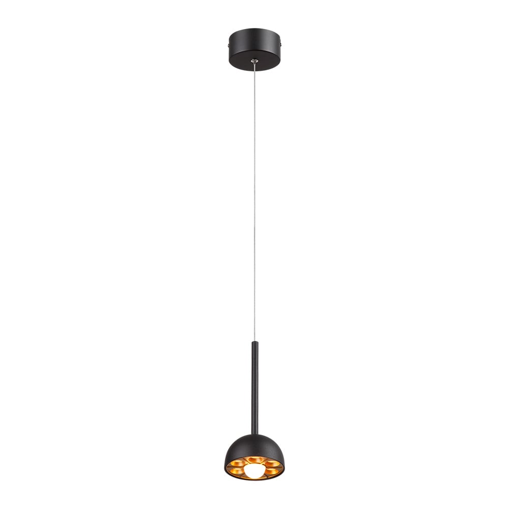 ZAVI II lámpara colgante LED negra con cúpula perforada e interior dorado, encendida, fondo blanco