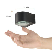 CINCEL sobre mano como referencia: 110 mm de ancho y 60 mm de alto