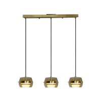 BAREL CEILING colgante LED con barra dorada y tres pantallas de cristal ámbar, fondo blanco