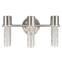 CHUBU II arbotante LED de 3 luces en cromo con tubos de cristal transparente con burbujas, fondo blanco