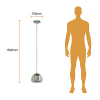 SPOK junto a silueta humana para comparar su tamaño: globo de 190 mm de diámetro y altura total de 1500 mm