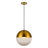 GUCHE II lámpara colgante esférica dorada con mitad inferior de cristal labrado, encendida, fondo blanco