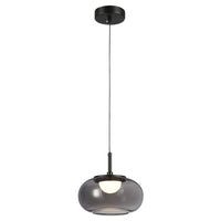 FUMARA lámpara colgante LED con pantalla de cristal humo ovalada y soporte negro, encendida, fondo blanco