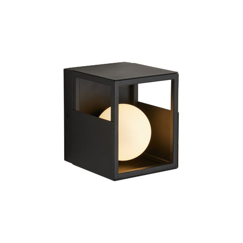 BOITE arbotante LED exterior negro en forma de cubo abierto con esfera opalina, fondo blanco – Lámpara de Diseño Báez Lumina