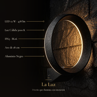 ANELLO I de cerca en muro de piedra oscura: LED 12 W, 478 lm, luz cálida 3000 K, IP65, IK06, aro de 18 cm