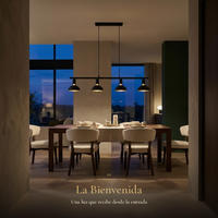 ARNEB II encendida sobre la mesa larga del comedor al atardecer