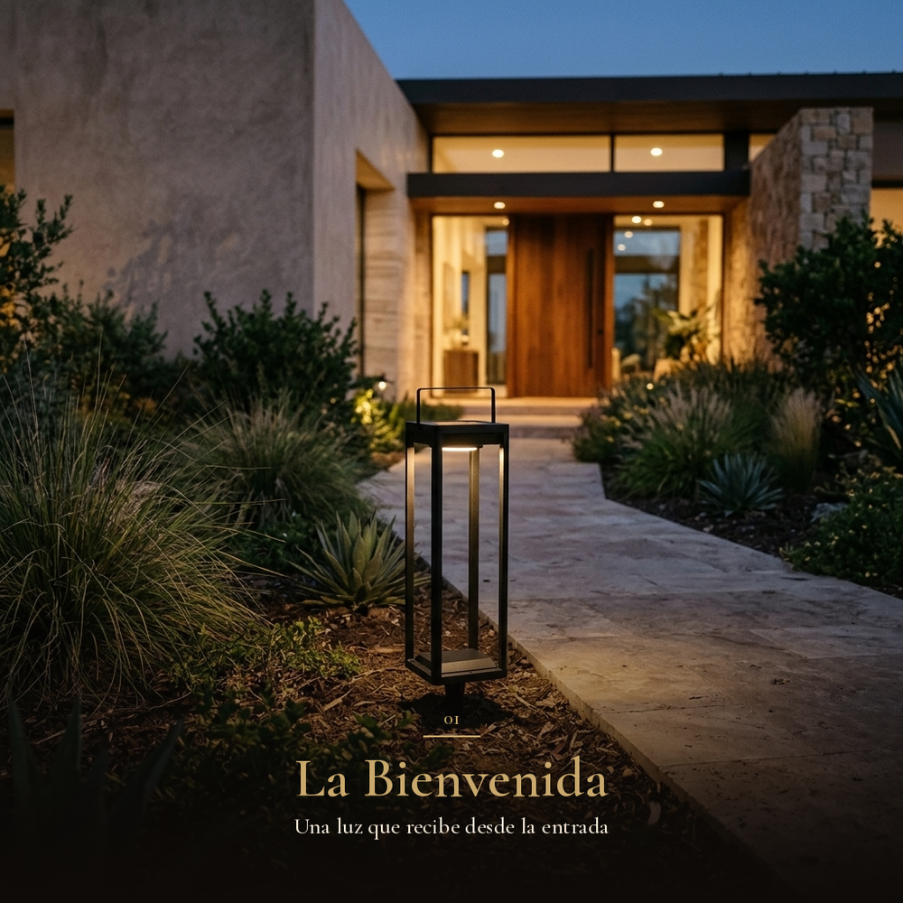 La Bienvenida: ASTER encendida con su estaca junto al sendero de entrada de una casa