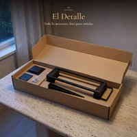 El Detalle: ASTER en su caja con estaca, placa de pared y tornillería