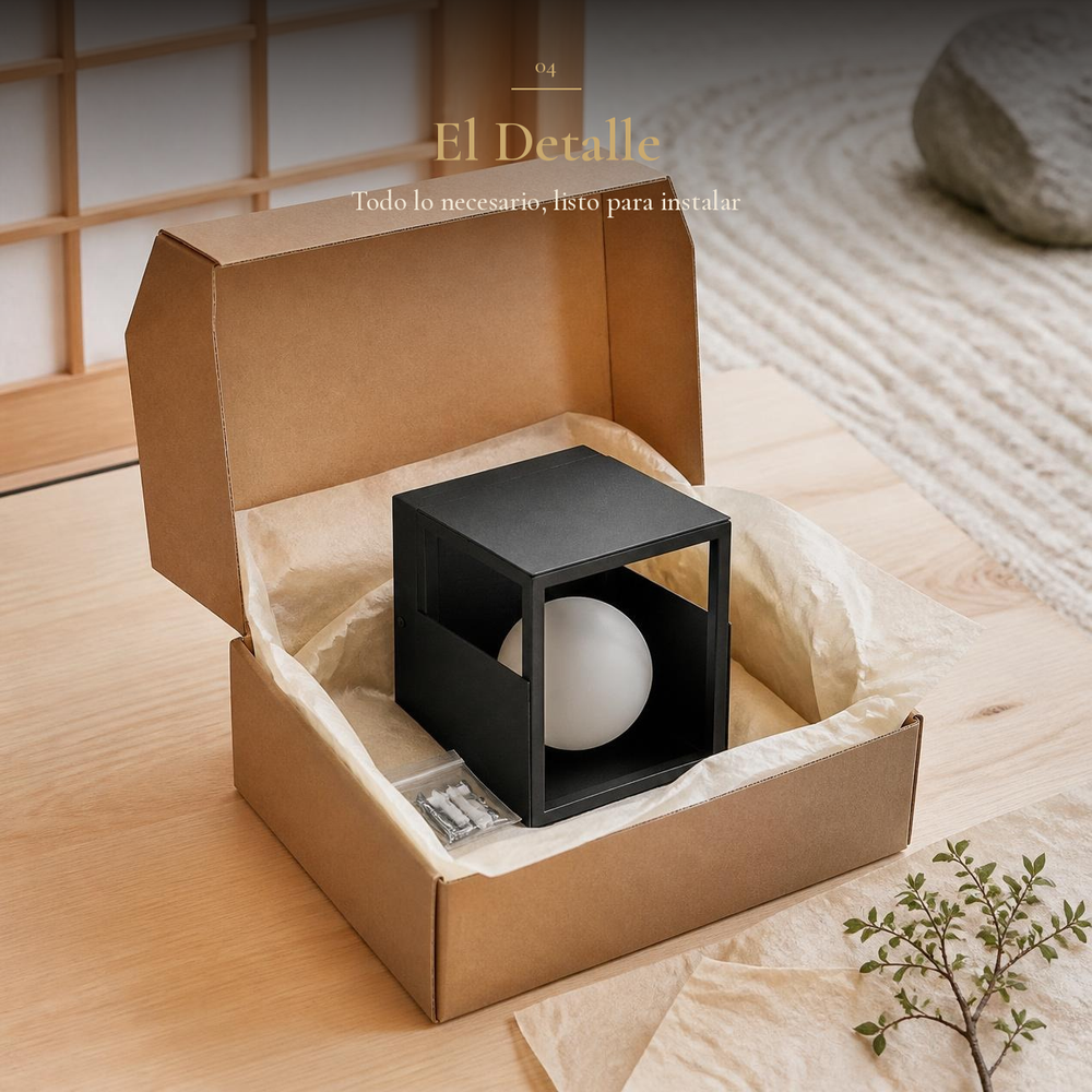 BOITE en su caja de empaque sobre mesa de madera