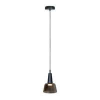 BUBUP lámpara colgante LED con pantalla de cristal humo y soporte negro, encendida, fondo blanco