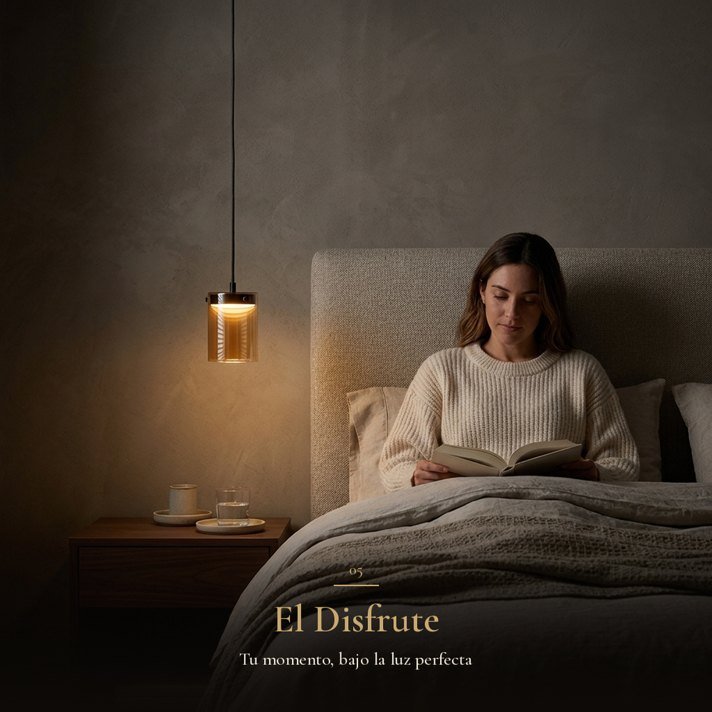 mujer leyendo en la cama junto a la luz cálida de CIRAL
