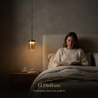 mujer leyendo en la cama junto a la luz cálida de CIRAL