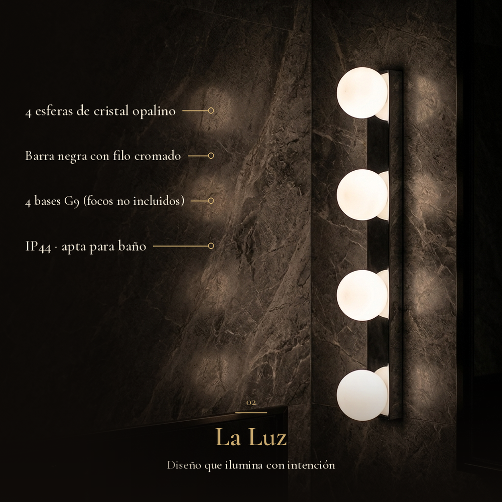 La Luz: GOMEISA III con 4 esferas de cristal opalino, barra negra con filo cromado, 4 bases G9 e IP44