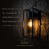 La Luz: detalle de VEGA II con base E27, IP44, pantalla de cristal y medidas 27 × 11 × 13.8 cm