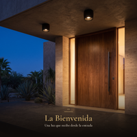 La Bienvenida: Dos VELORA I encendidas en el techo del pórtico frente a la puerta de nogal
