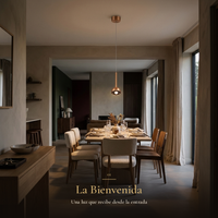 ZAVI II encendida sobre el comedor al llegar a casa al atardecer